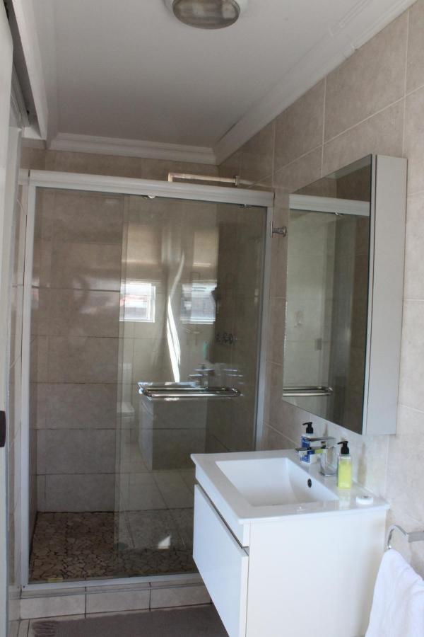 The Lakehouse Guest House Brakpan ภายนอก รูปภาพ